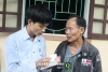Ông Trần Văn Ngọ tiếp xúc với phóng viên tại trạm y tế xã Nghĩa Hồng. Sau gần 1 ngày được cấp cứu, hiện sức khỏe ông đã khá hơn nhưng tinh thần vẫn còn hoảng loạn